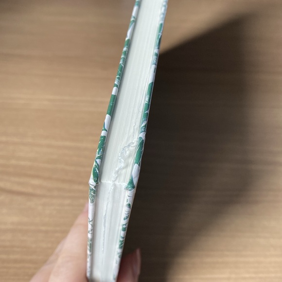 Gucci beauty hardcover notebook - Picture 3 of 3